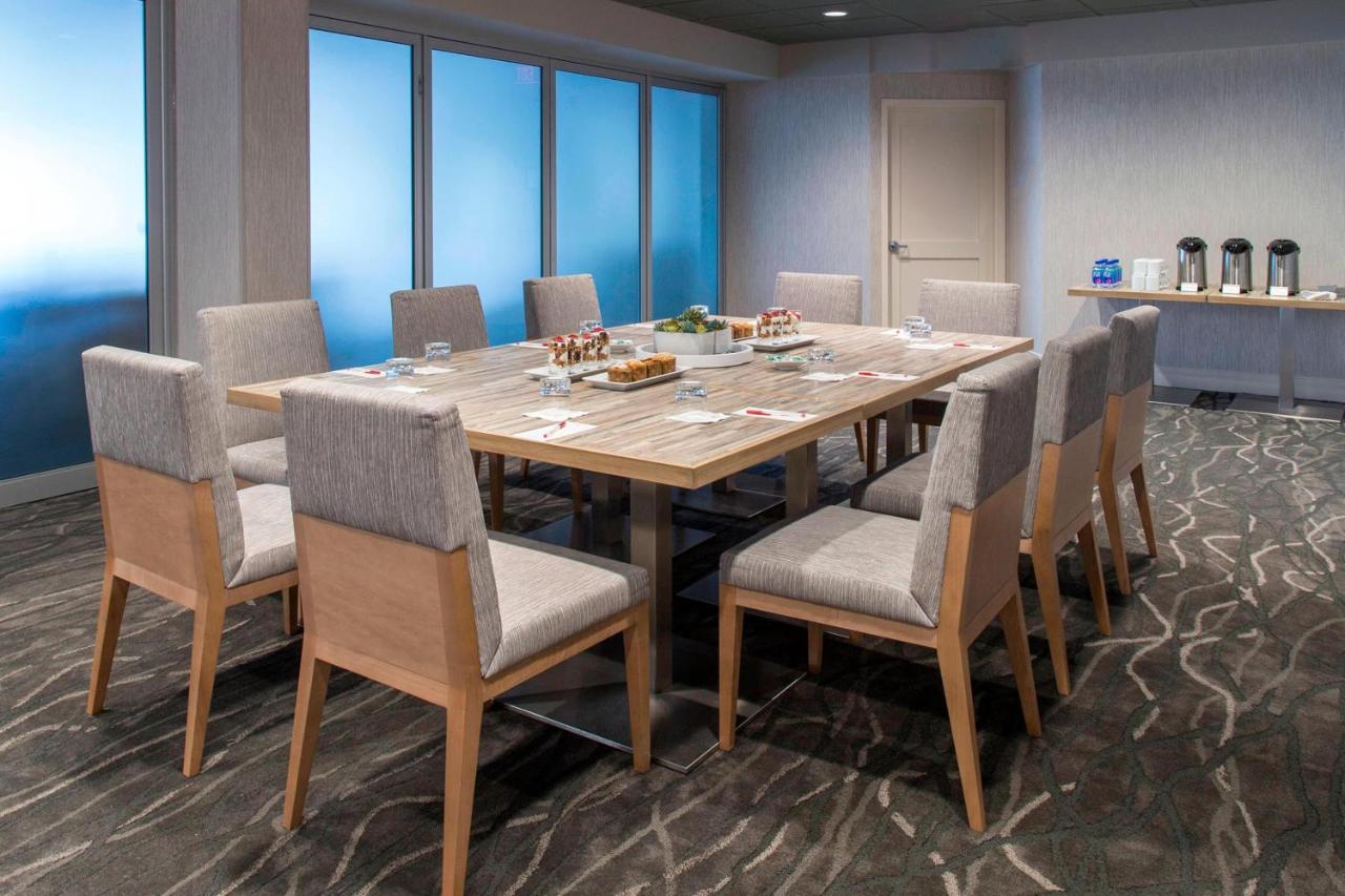 Rochester Airport Marriott Экстерьер фото