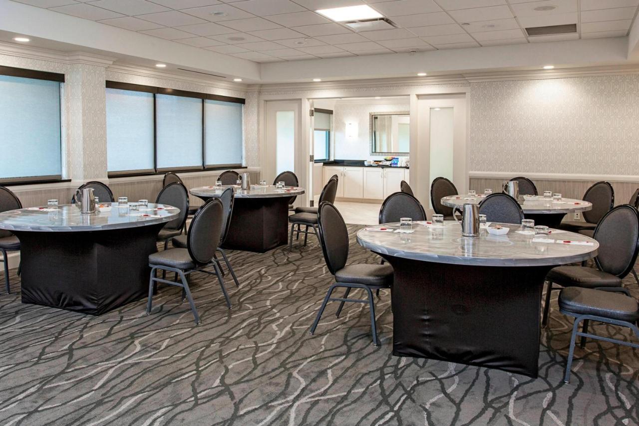 Rochester Airport Marriott Экстерьер фото