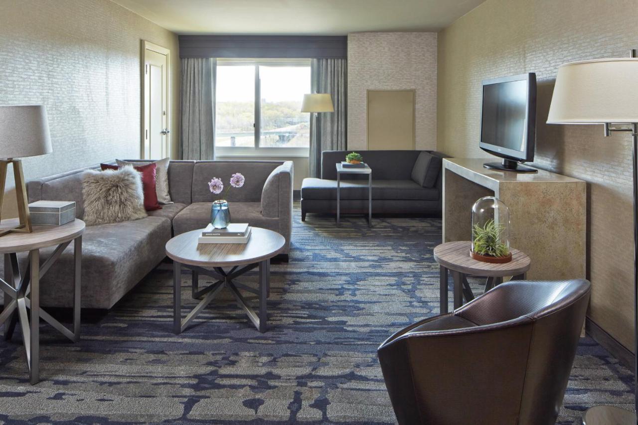 Rochester Airport Marriott Экстерьер фото