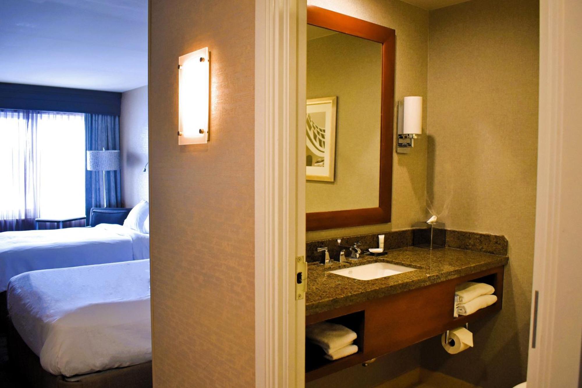 Rochester Airport Marriott Экстерьер фото
