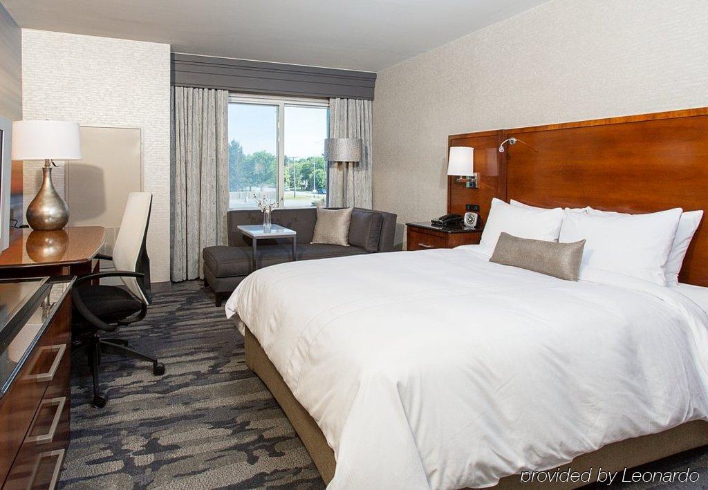 Rochester Airport Marriott Экстерьер фото