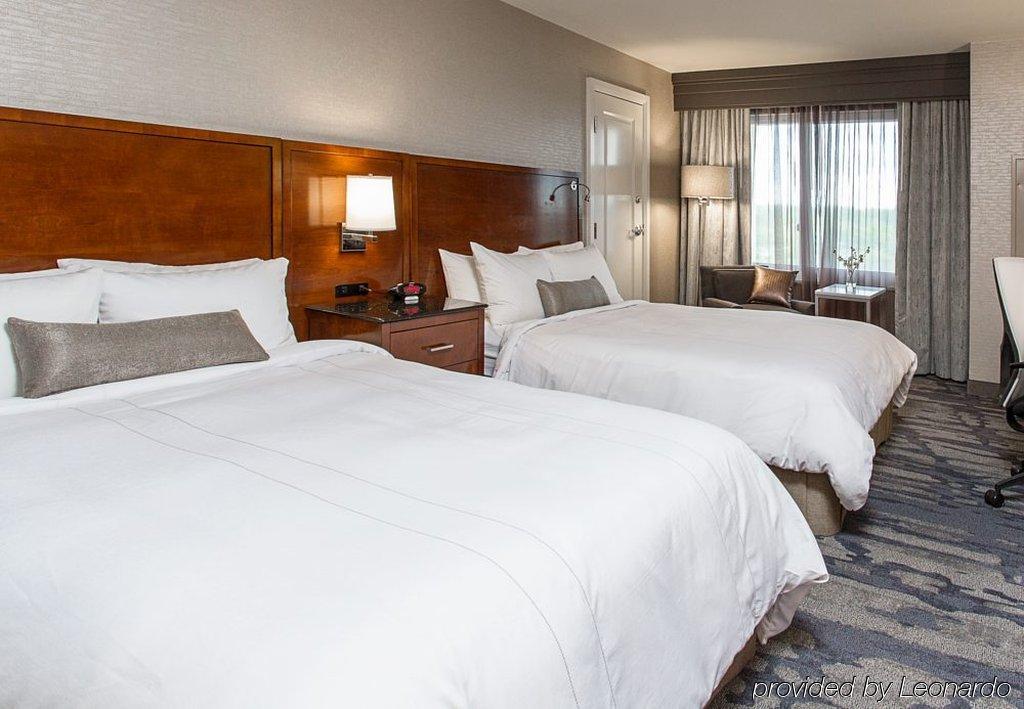 Rochester Airport Marriott Экстерьер фото