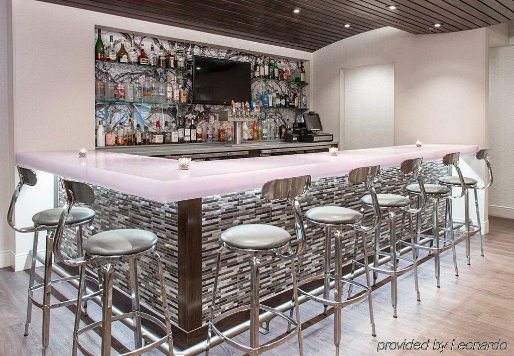 Rochester Airport Marriott Экстерьер фото