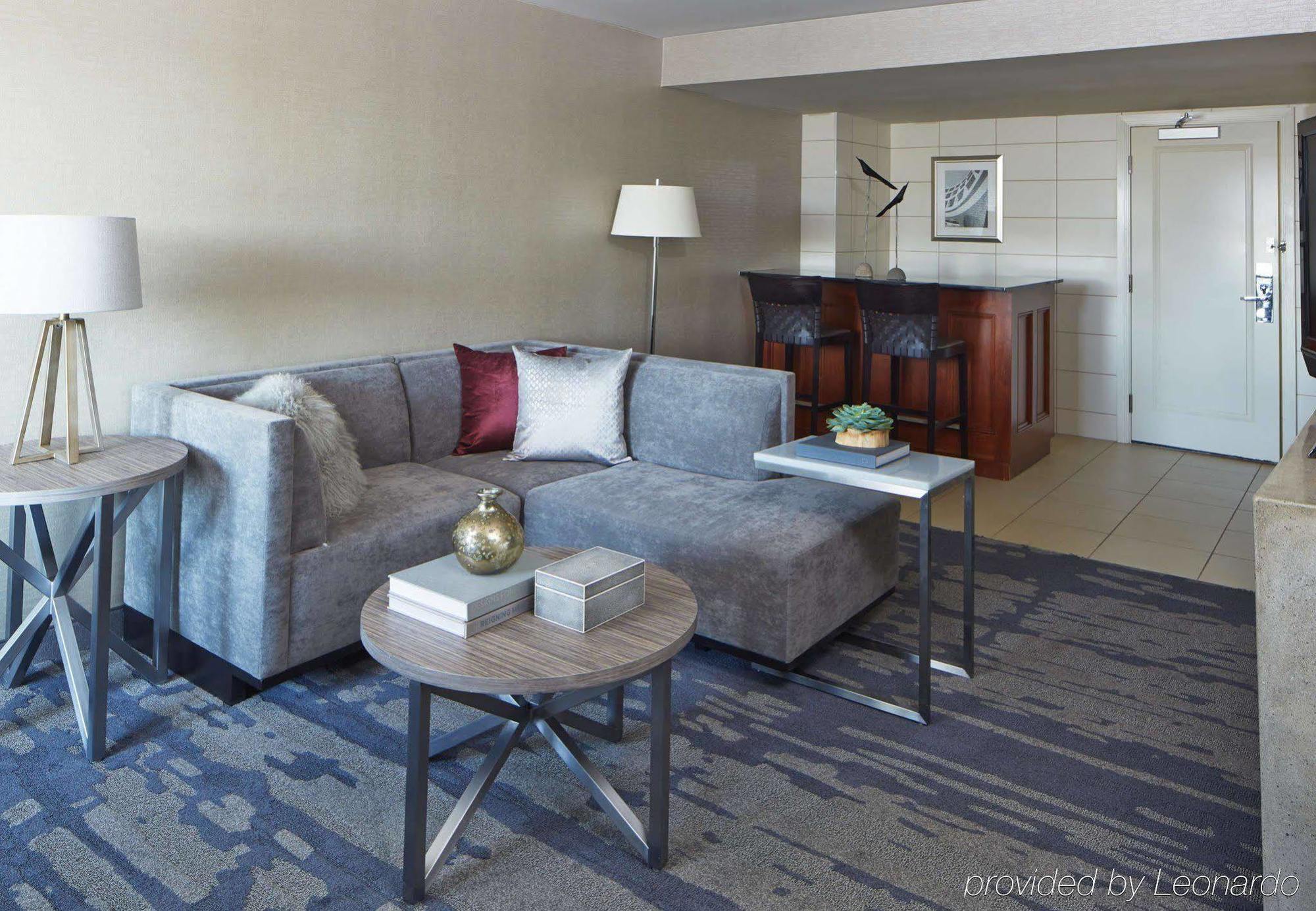 Rochester Airport Marriott Экстерьер фото