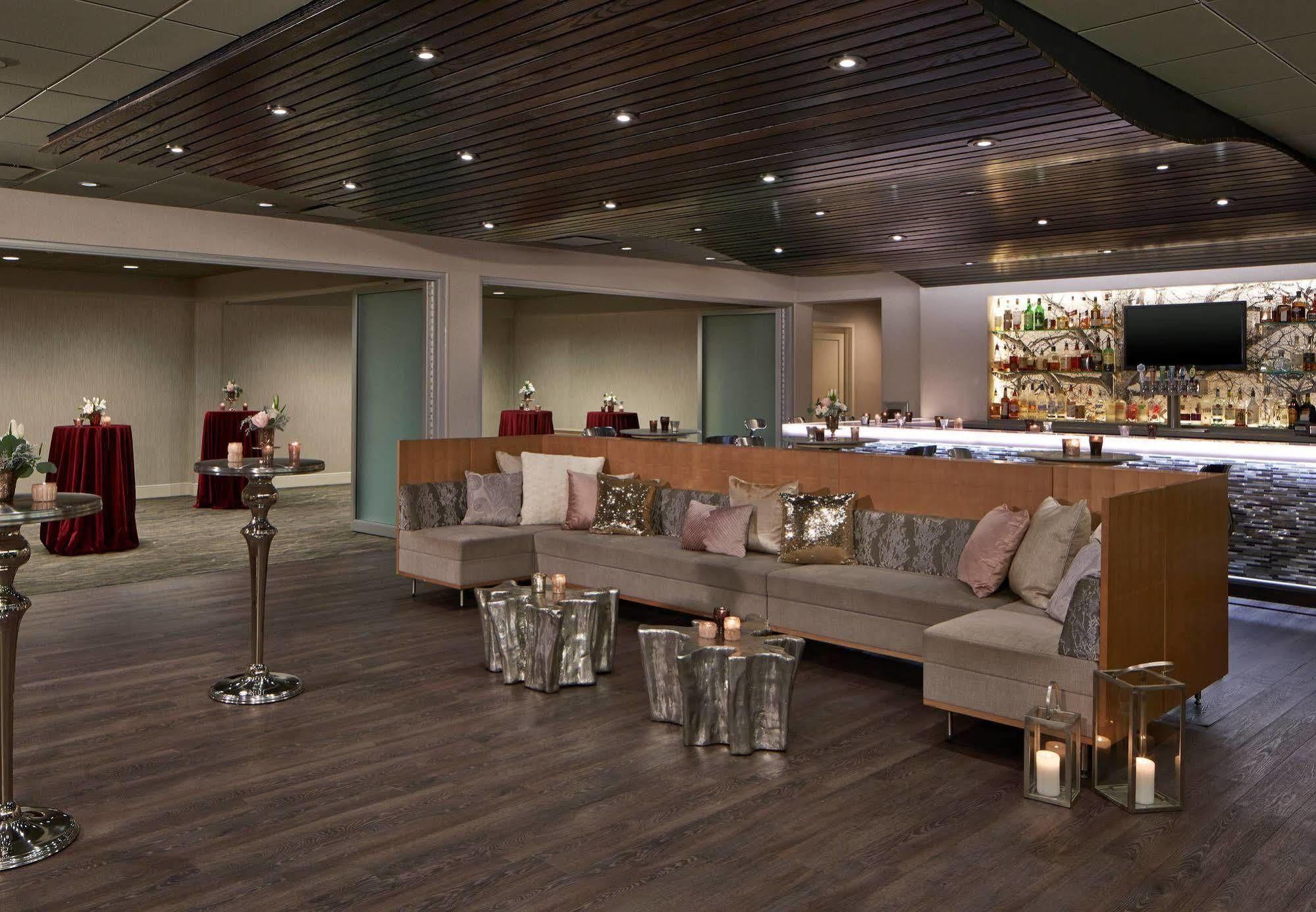 Rochester Airport Marriott Экстерьер фото