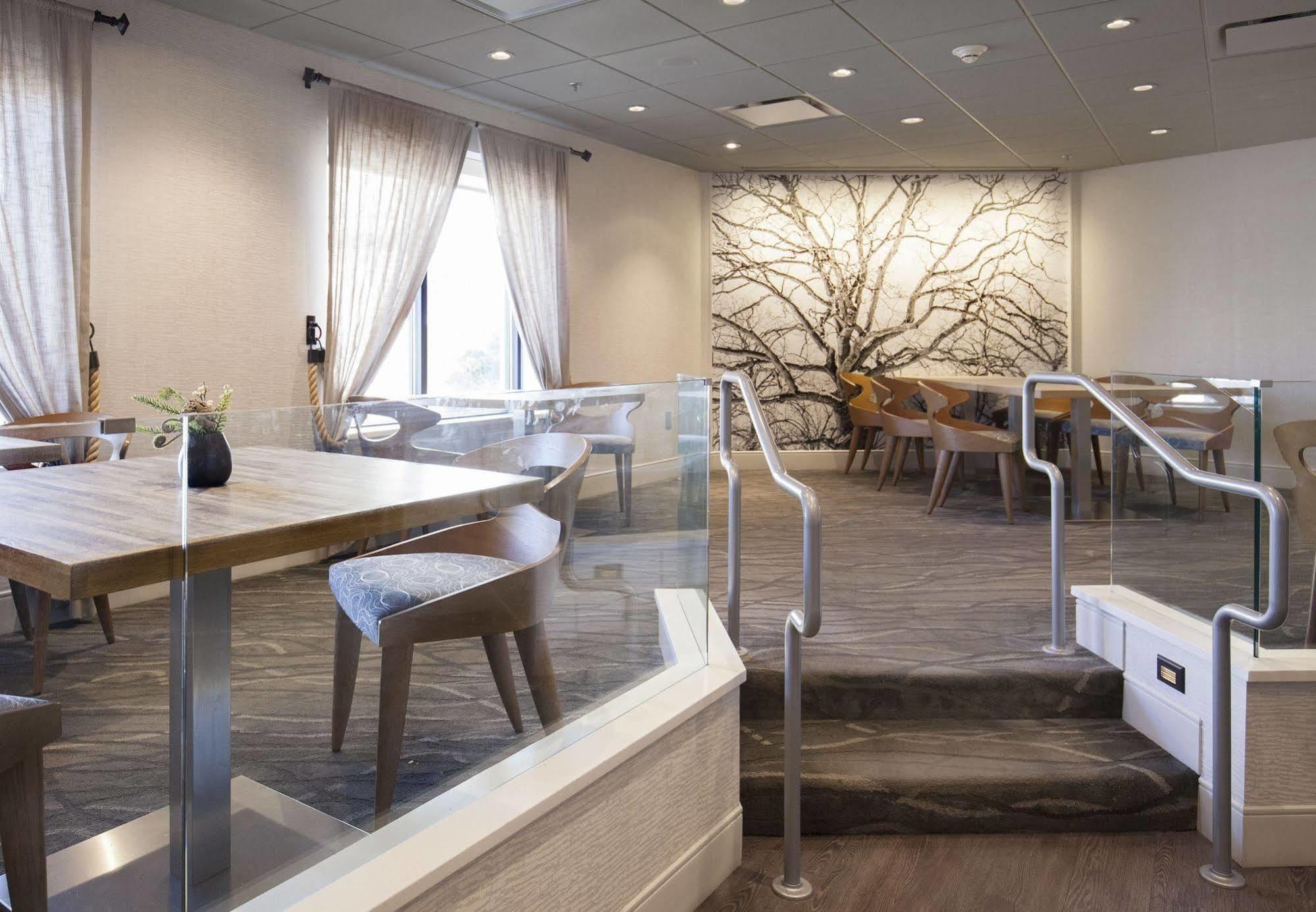 Rochester Airport Marriott Экстерьер фото
