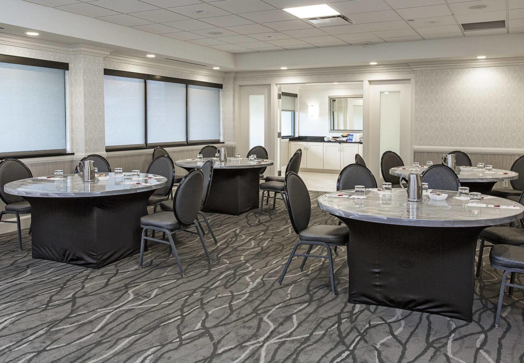 Rochester Airport Marriott Экстерьер фото